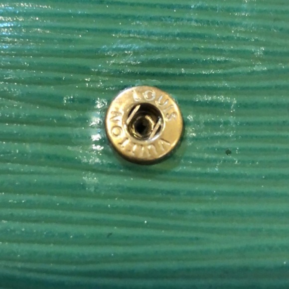 W LOUIS VUITTON Green EPI Kiss Lock Porte Monnaie Viennois Wallet MI1916 - Picture 13 of 17